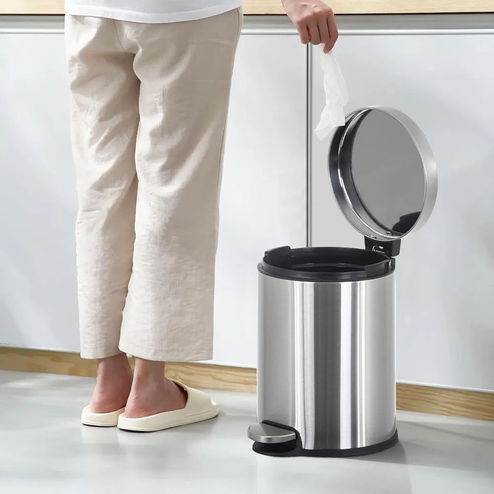 Stainless steel Round Pedal Dustbin With Soft Close Lid And Plastic Bucket (4)
